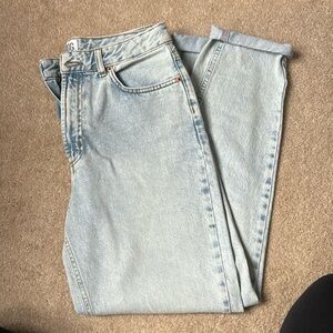 Light wash mom jeans